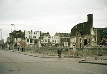 803767 Gezicht op de hoek van de Leidseweg (links) en het Stationsplein (voorgrond) te Utrecht, na de sloop van de ...